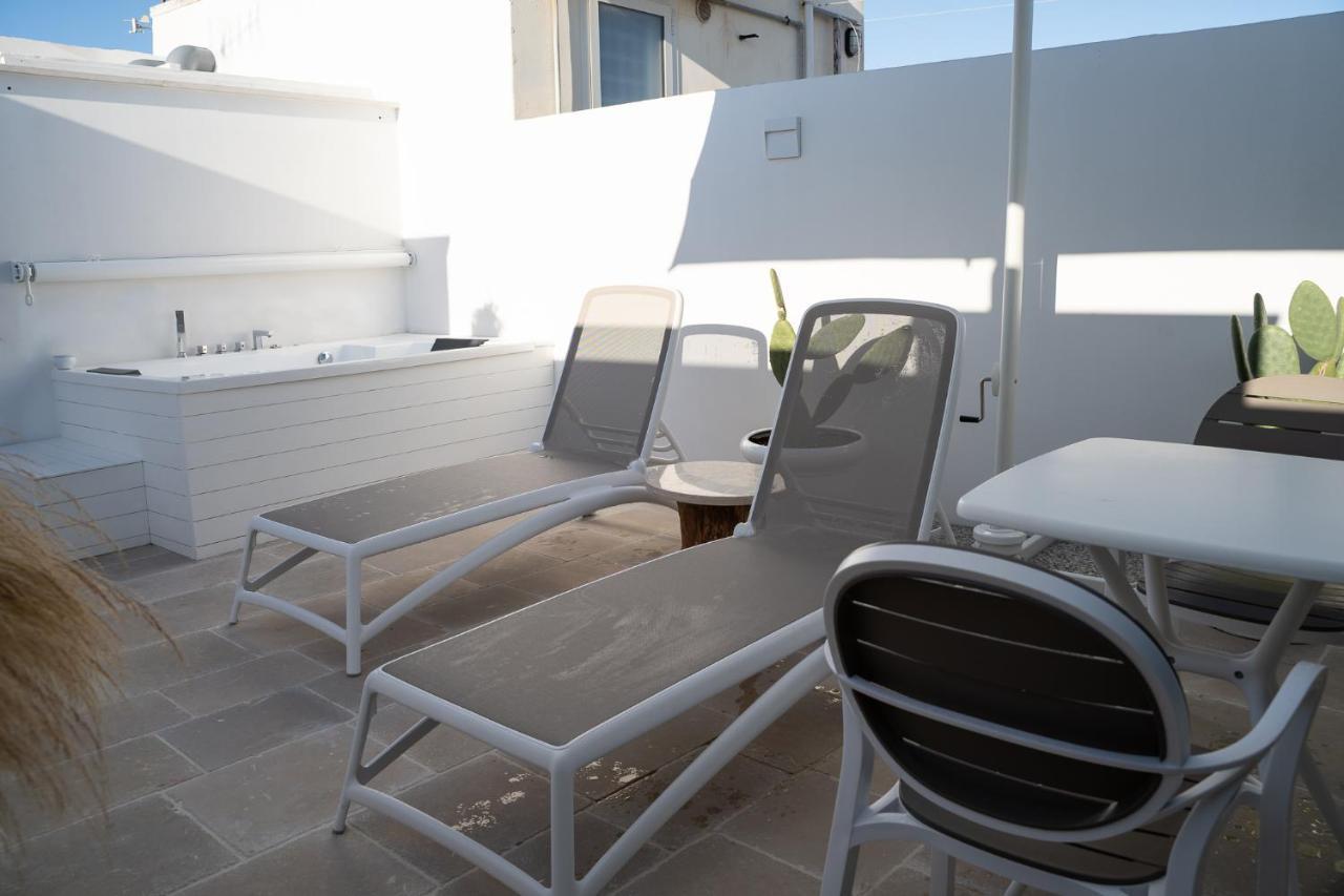 B-Welcome Rooms Of Charme E Relax Polignano a Mare Buitenkant foto
